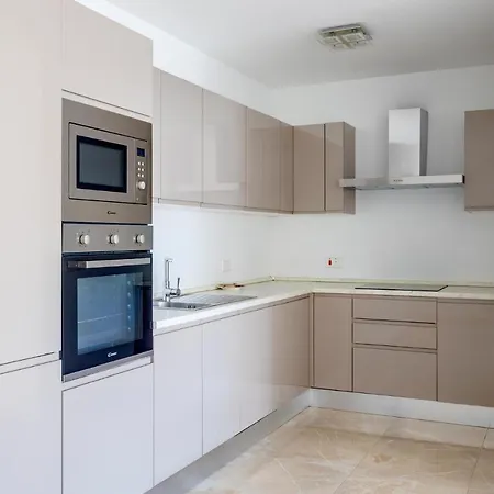 Marvellous 3br In St Julians Apartment *